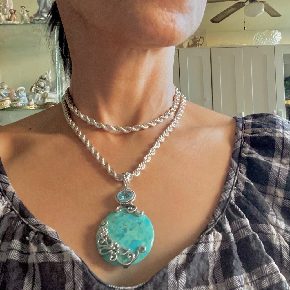 Elegant Silver and Turquoise Pendant Necklace